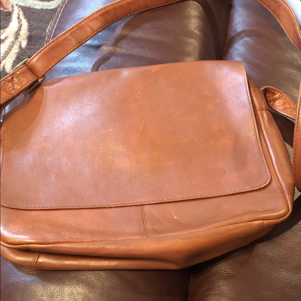 Womens Leather Messenger Bag in Tan - Classic Crossbody